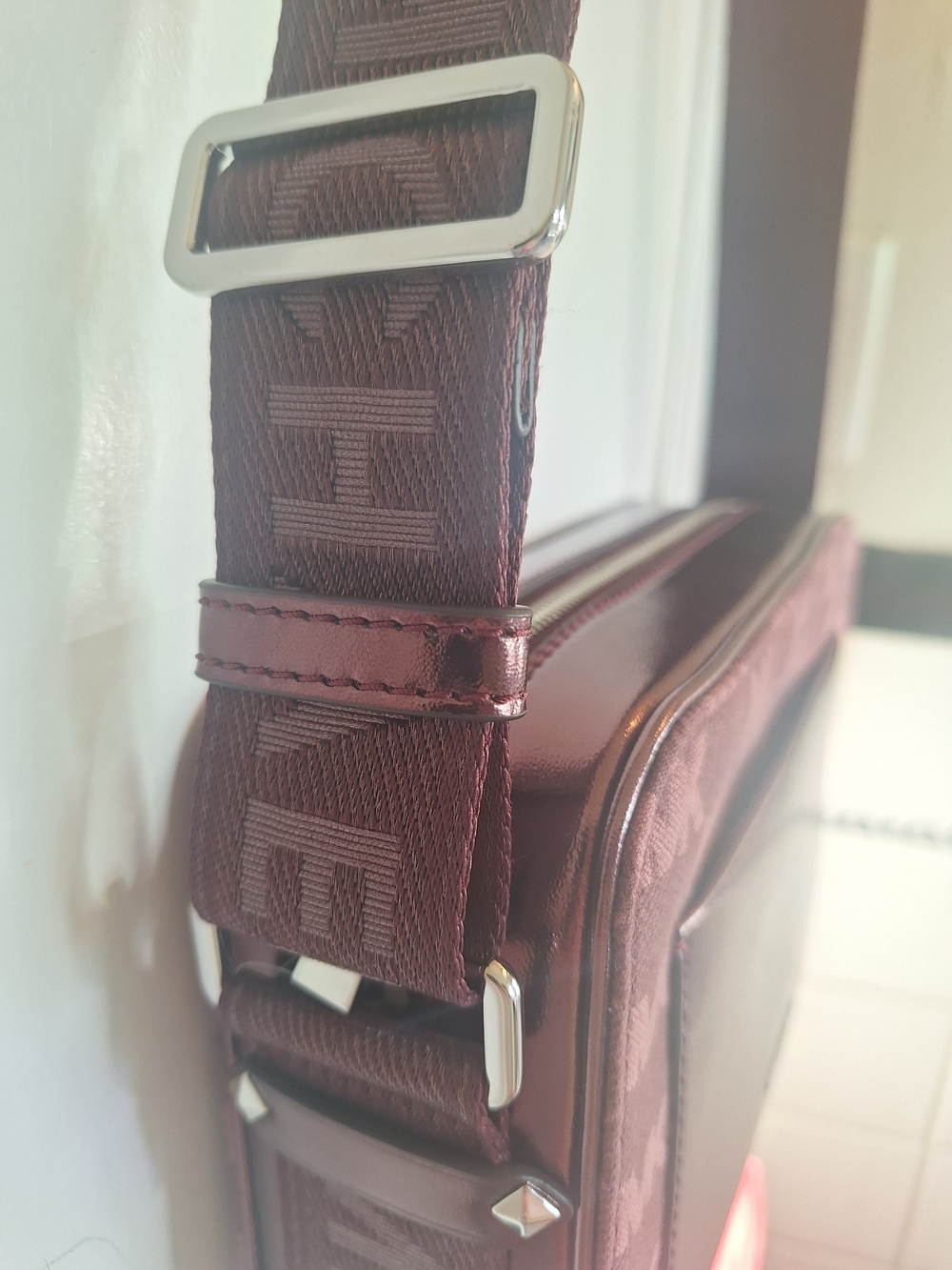 NWT Michael Kors Maeve Large Oxblood Monogram Crossbody Bag 10.5x6.5x3 - Picture 3 of 14
